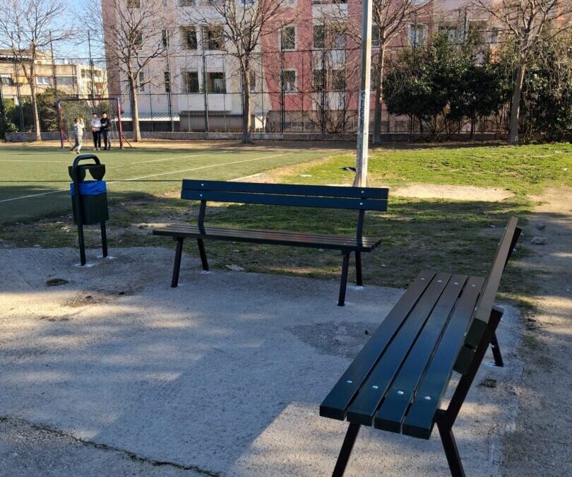 Nove klupe i koševi za otpad